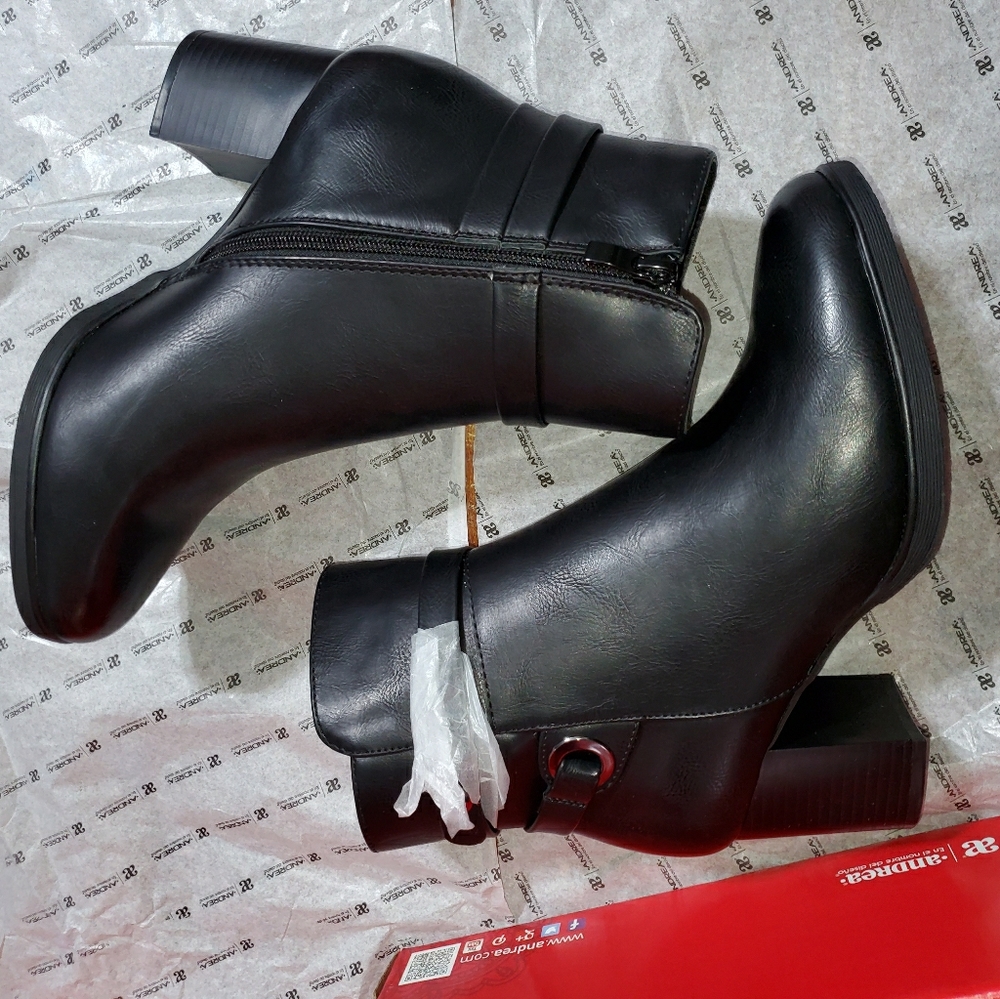 Andrea black boots
